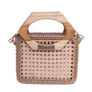 Muriá Bag Mara Brazil is a luxury brand of handcrafted bags that merge Brazilian